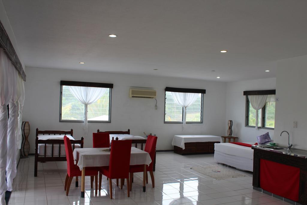 Lusia'S Lagoon Chalets Salelologa Екстер'єр фото